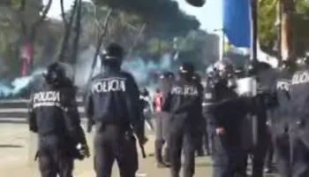 Pamje makaber/ Nje perleshje mes te mires dhe te keqes!! Dhune, gaz, uje dhe arrestime te dhunshme Nga ana e policise