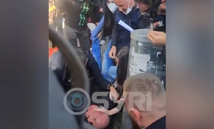 Pamje të rënda nga barbaria policore ndaj protestuesve: I riu humb ndjenjat nga dhuna e policisë së Ramës