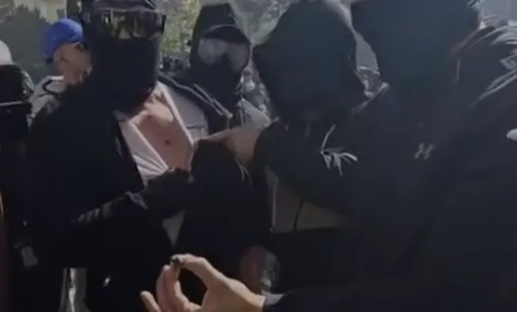 PAMJET-Jo vetëm gaz lotsjellës, protestuesit: Na qëlluan me plumba gome