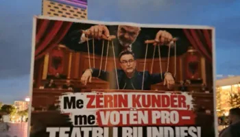 Pankartat ‘godasin’ Ramën dhe Braçen: Me zërin kundër, me votën pro