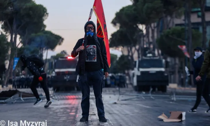Paqja e papritur polici-protestues/ Çfarë u ra dakord dhe çfarë do të ndodhë nesër?