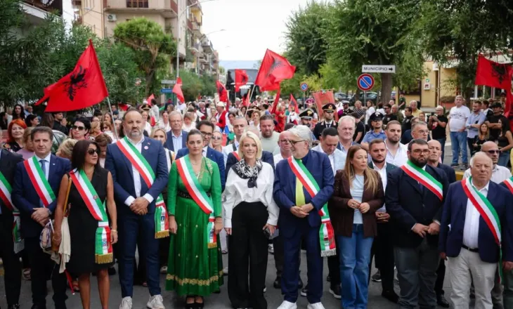 Parada Arbëreshe në Spezzano Albanese, tradita shqiptare në rrugët e qytetit