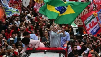 Paradoksi që po ‘trondit’ Brazilin: Pse të varfrit po braktisin Lulën dhe po mbështesin Bolsonaro-n?