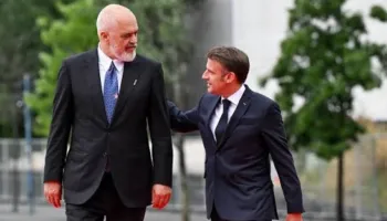 PARISI E TIRANA NE FLAKE, MACRON VLERESON RRUGEN E SHQIPERISE, EDHE AUSTRIA NE MBESHTETJE TE TIRANES