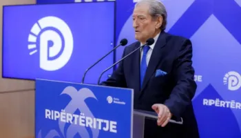 “Parlamenti organizatë kriminale”- Berisha akuzon PS për Territorialen, paralajmëron edhe dërgimin në Kushtetuese: Po mbledhim firmat për referendum!