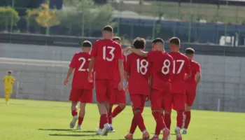 Partizani U-19 nderon Shqipërinë në Europë, fiton thellë me Valleta dhe kalon në turin tjetër