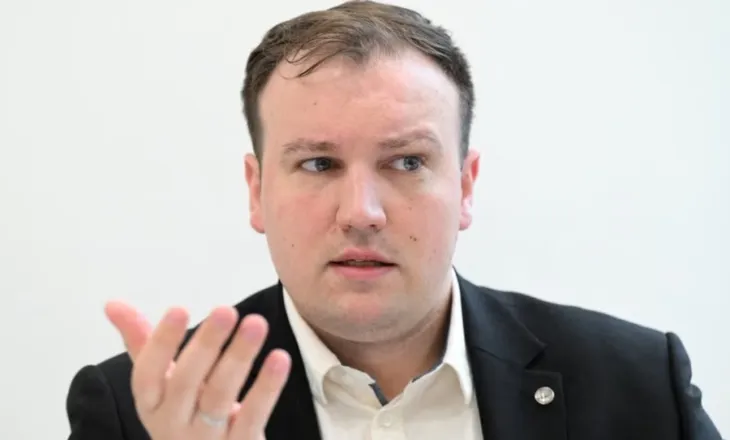 Pas dëbimit nga Mali i Zi, themeluesi i rrjetit rus Rybar mbërrin në Serbi
