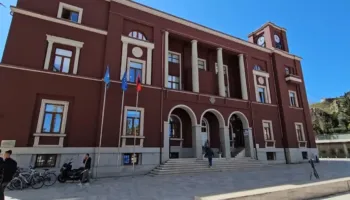 Pas Librazhdit edhe Këshilli Bashkiak i Durrësit miraton propozimin e PS-së për Territorialen, PD bojkoton