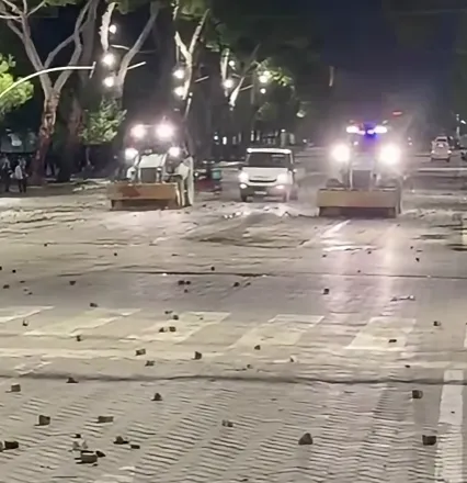 Pas protestës studentore, Tirana nis pastrimin e qytetit, Balla ndan pamje nga terreni