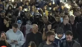 Pas rezistencës te Ministria e Arsimit, të rinjtë dhe qytetarët nisin marshimin drejt Kryeministrisë