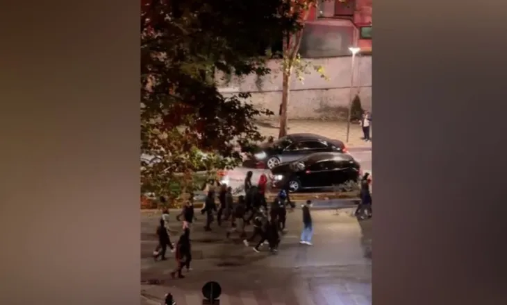 Pas ‘stacionimit’ tek Kryeministria, protestuesit nisin të shpërndahen në rrugët e kryeqytetit!