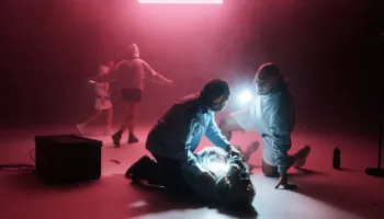 Pas urrejtjes fshihet trishtimi, Horváth rikthehet në teatrin e Mynihut