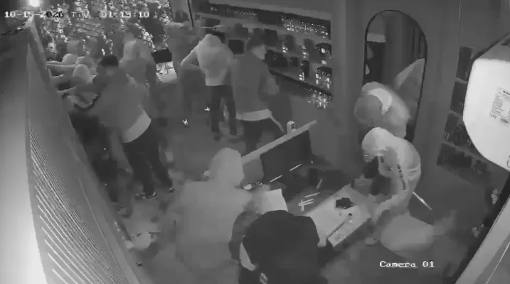 Pasi plaçkisin dyqanet, ‘protestuesit’ rikthehen në shesh edhe më të “të revoltuar”