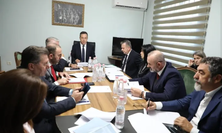 PD braktis Konferencën e Kryetarëve, Tabaku: E keni kthyer Kuvendin në tallje…