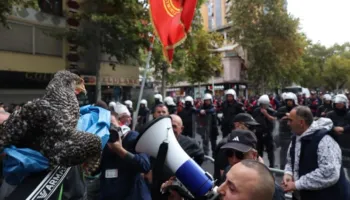 PD e kënaqur me protestën e sotme para Parlamentit, zbulohet mesazhi i selisë blu ndaj strukturave: Ishim shumë mirë, ishte aksion i fortë por…