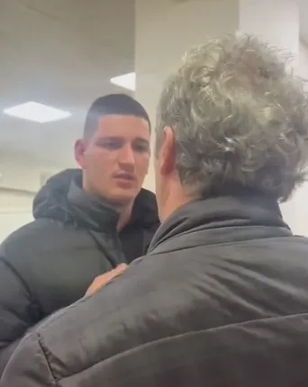 PD: Persona me maska po terrorizojnë të plagosurit në spital