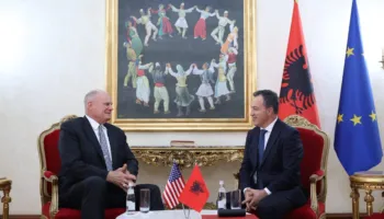 Peleshi pret në Kuvend ambasadorin Wendt: Partneriteti strategjik dhe miqësia Shqipëri-SHBA vijojnë të forcohen