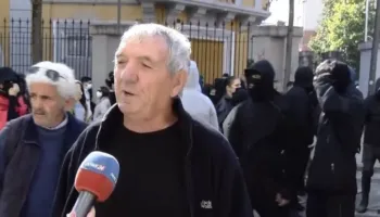 Pensionistët i bashkohet protestës së studentëve: Rama e futi popullin në luftë, duhet të shporret një orë e më parë