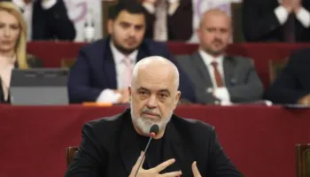 “Për çfarë merreni me politikë këto ditë?” Rama “shkund” deputetët: Dilni në terren, njerëzit mendojnë se jeni fshehur…