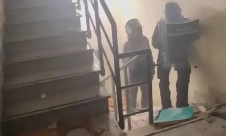 Përgjues në qeli-Zbardhen emrat e shqiptarëve, kush qëndron pas revoltës në burgun e Pisas u transmetua në Tik Tok