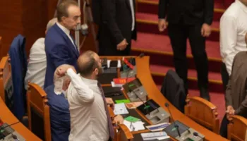 Përjashtohen me 60 ditë nga Kuvendi deputetët Gazment Bardhi dhe Klevis Balliu