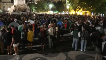 Përleshje mes Policisë dhe protestuesve në Portugali. Forcat e Rendit heqin tendat, 55 të arrestuar