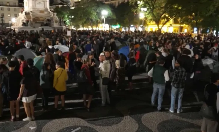 Përleshje mes Policisë dhe protestuesve në Portugali. Forcat e Rendit heqin tendat, 55 të arrestuar