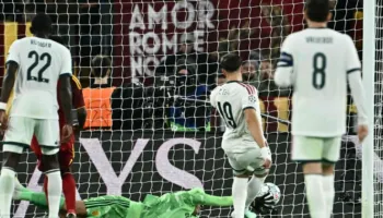 Përmbysje e çmendur në “Olimpico”. Goditjet e këndit fundosin Romën, zëvendësimet nderojnë Mourinhon dhe Real Madridin (video)