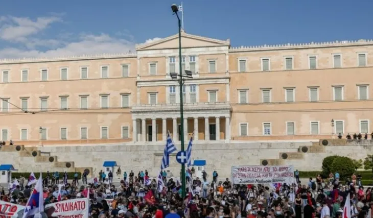 Përmirësimi i cilësisë së Arsimit, mësuesit dhe studentët në Greqi dalin në protestë!