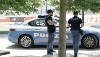 Përndiqte ish-partneren në Itali/ Shqiptarja mbyllet në tualetin e picerisë dhe telefonon policinë, arrestohet ish-i dashuri