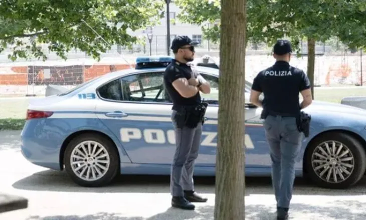 Përndiqte ish-partneren në Itali/ Shqiptarja mbyllet në tualetin e picerisë dhe telefonon policinë, arrestohet ish-i dashuri