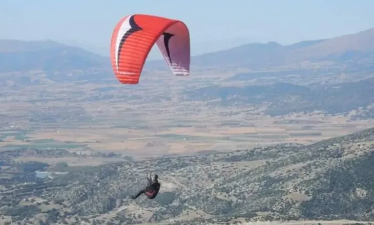 Përplasen dy parashuta në Spanjë, humbin jetën dy persona