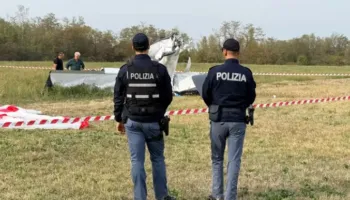 Përplasen në ajër dy avionë të vegjël në Itali, plagoset njëri nga pilotët –
