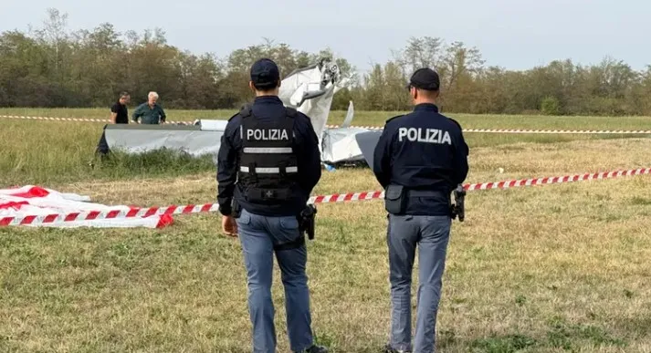 Përplasen në ajër dy avionë të vegjël në Itali, plagoset njëri nga pilotët –