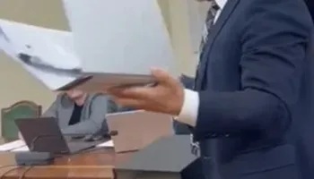 Përplasje në Komisionin e Ligjeve, Mziu i nxjerr dosjet përpara Ulsi Manjës
