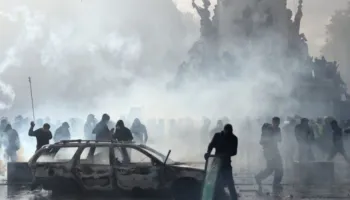 Përplasje të dhunshme në Francë! Protestuesit hyjnë me forcë në bashkinë e Marsejës, flakët përfshijnë zyrën e turizmit në Lion