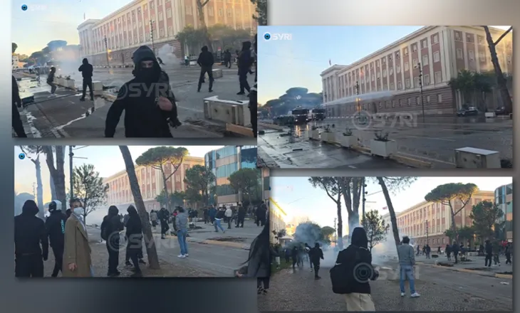Përplasje të forta te Kryeministria/ Të rinjtë protestues nuk tërhiqen, policia i sulmon me gaz dhe top uji