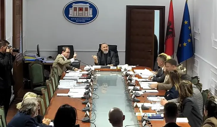 Përplasje te “Ligjet”, Bylykbashi kërkon dorëheqjen e Ramës, Manja: Mos shikoni ëndrra!