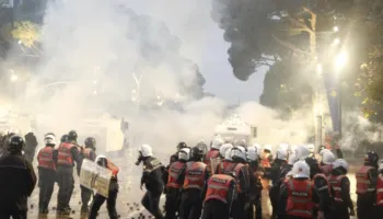 Përplasjet në protestë/ OKB paralajmëron për respektimin e të drejtave: Policia të zbatojë proporcionalitetin, media të jetë e lirë
