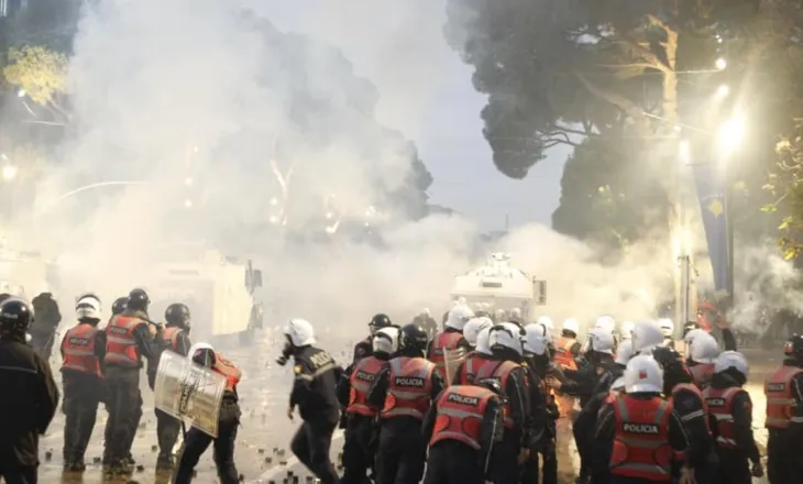 Përplasjet në protestë/ OKB paralajmëron për respektimin e të drejtave: Policia të zbatojë proporcionalitetin, media të jetë e lirë