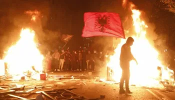 Përplasjet Polici – Protestues/ (EMRAT) Arrestohen 16 studentë, procedohen 49 të tjerë