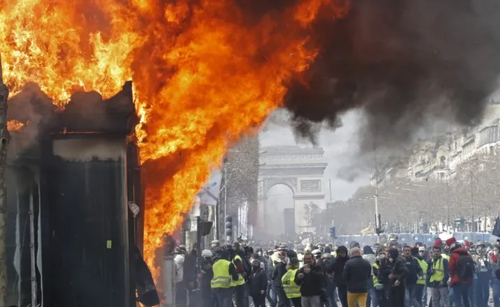Përshkallëzohen më shumë protestat për arsimin në Francë, sindikatat bashkohen kundër Qeverisë!