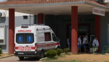 Përshkallëzohet dhuna në protestën e Tiranës/ Ministria e Shëndetësisë jep detajet: 15 të lënduar në spital, mes tyre protestues, efektivë dhe kalimtarë!