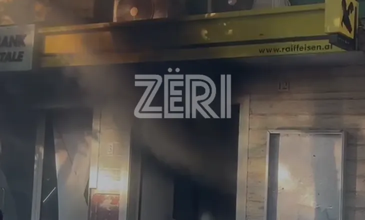 Përshkallëzohet edhe më tej revolta, protestuesit djegin Raiffaissen Bank (VIDEO)