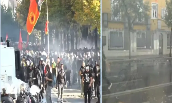 Përshkallëzohet revolta para Ministrisë së Arsimit, të rinjtë hedhin gurë, policia përgjigjet me ujë dhe gaz lotsjellës