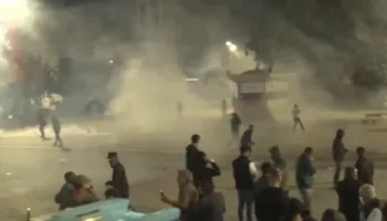 Përshkallëzohet situata në Kosovë, policia përdor gaz lotsjellës për të shpërndarë protestuesit