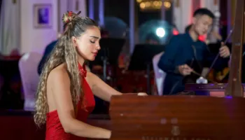 Pianistja shqiptare Anila Aliu interpreton kryeveprën kineze “Liang Zhu”