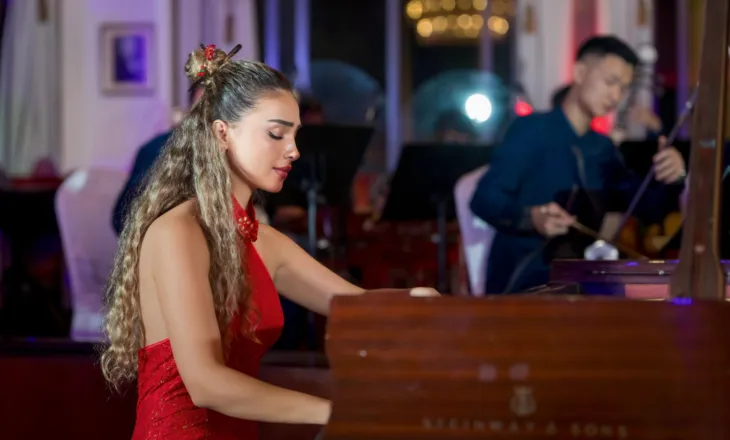 Pianistja shqiptare Anila Aliu interpreton kryeveprën kineze “Liang Zhu”