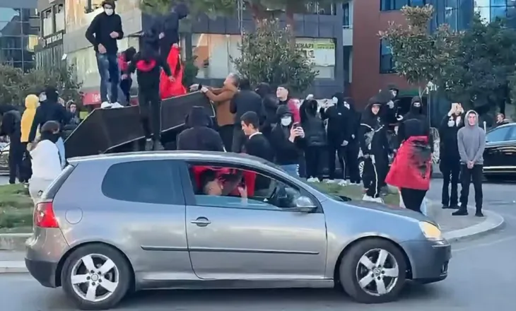 Piktori i njohur Pashk Përvathi shpëton instalacionin “Lahuta e Malcis” nga shkatërrimi