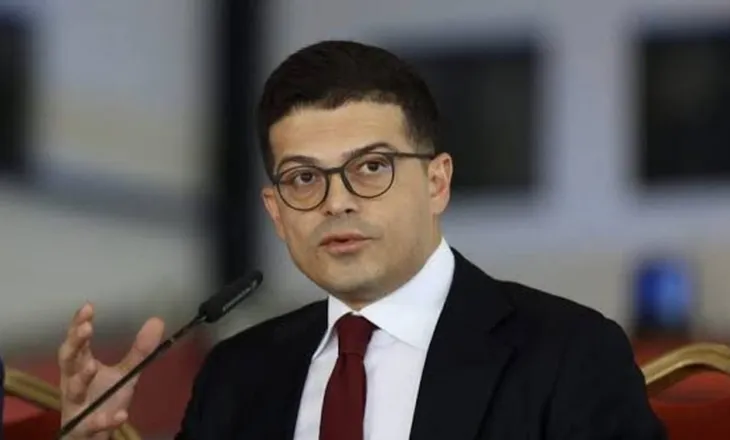 Pirro Vëngu ngre akuza ndaj pedagogëve: Kërcënojnë studentët me ulje notash nëse nuk protestojnë